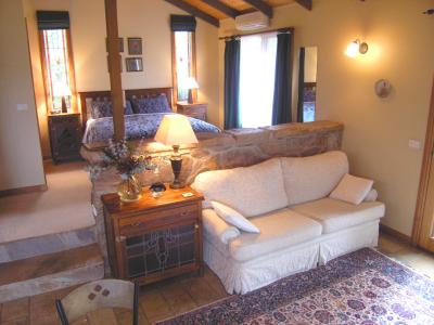 Wombat Hills Cottages - Darwin Holiday 1