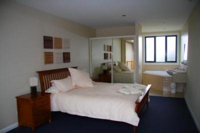 Ultimate Holiday Apartments - Darwin Holiday 2