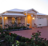 Sussex on Willis Cove Bed and Breakfast - Darwin Holiday