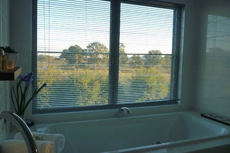 Hunter Valley Couples Accommodation - Darwin Holiday 3