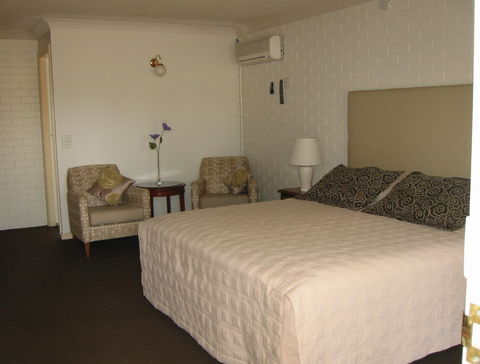Country Comfort Tumut Valley Motel - Darwin Holiday 1