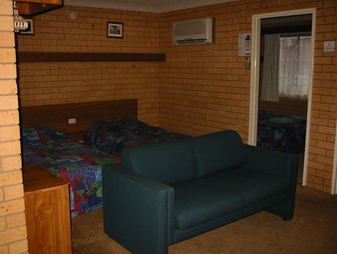 Country Comfort Tumut Valley Motel - Darwin Holiday 2