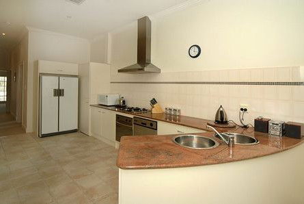 Michelle's Garden Apartments - Darwin Holiday 4