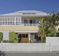 Byron Bathers - Darwin Holiday