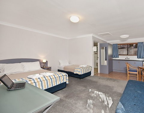 Dolphins Motel - Darwin Holiday 3