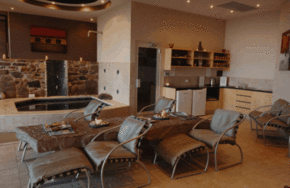 Breathtaker On High Spa Retreat - Darwin Holiday 1