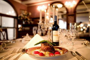 Titanic Theatre Restaurant - Darwin Holiday 3