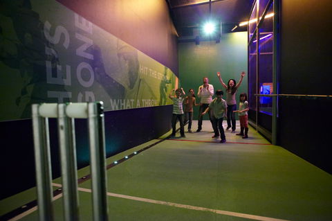 Melbourne Cricket Ground - Darwin Holiday 4