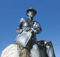 Paddy Hannans Statue - Darwin Holiday