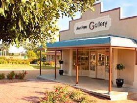 Peter Franz Fine Art Gallery - Darwin Holiday 0