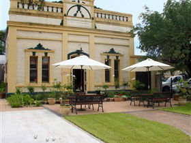 Williamstown SA Darwin Holiday
