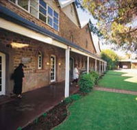 Annies Lane - Darwin Holiday