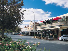 Hutt Street - Darwin Holiday 0