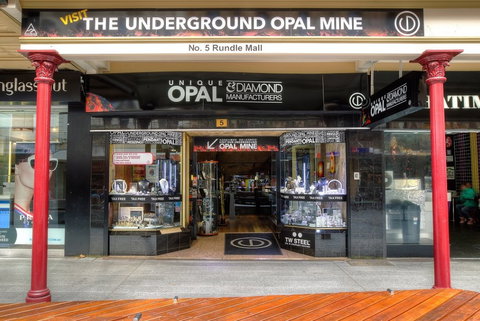 Unique Opal And Diamond Mine  - The Underground Opal Mine - Darwin Holiday 2