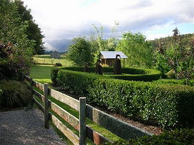 Wychwood Garden & Nursery - Darwin Holiday 0