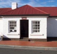 The Watch House - Darwin Holiday