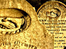 Penguin General Cemetery - Darwin Holiday 0