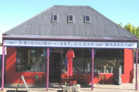3 Windows Gallery - Darwin Holiday 0