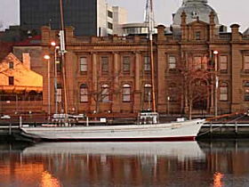 May Queen - Darwin Holiday 0