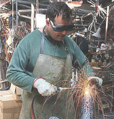 Tasmanian Copper And Metal Art Gallery - Darwin Holiday 0