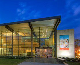 UQ University Art Museum - Darwin Holiday 0