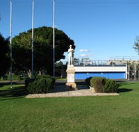 Oxley War Memorial - Darwin Holiday