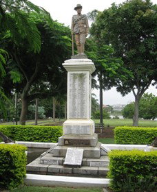 Mowbray Park And East Brisbane War Memorial - Darwin Holiday 0