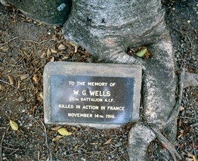 Eumundi War Memorial - Darwin Holiday 0
