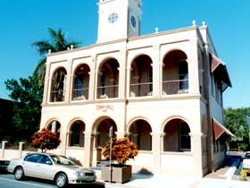 Mackay Town Hall - Darwin Holiday 0