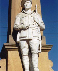 Beaudesert War Memorial - Darwin Holiday 0