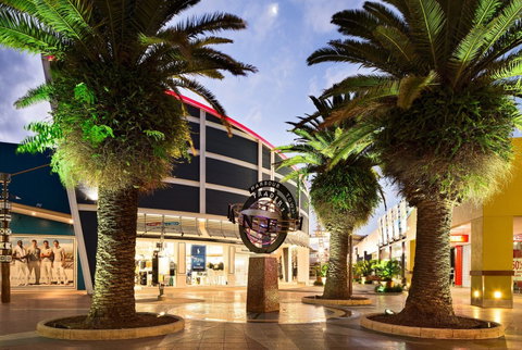Harbour Town Outlet Shopping Centre - Darwin Holiday 0