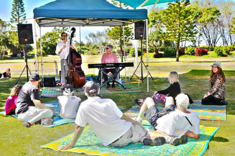 Broadbeach Beachfront Markets - Darwin Holiday 8
