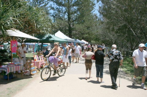 Coolangatta Beachfront Markets - Darwin Holiday 5