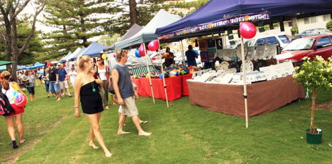 Coolangatta Beachfront Markets - Darwin Holiday 6