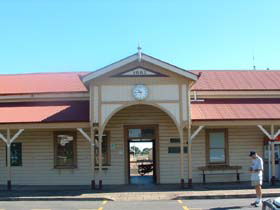 Maryborough Railway Station - Darwin Holiday 0