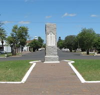War Memorial and Heroes Avenue - Darwin Holiday