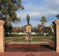 Dalby War Memorial and Gates - Darwin Holiday