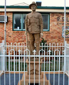 Soldier Statue Memorial, Chinchilla - Darwin Holiday 0