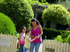 Redlands IndigiScapes Centre - Darwin Holiday 0