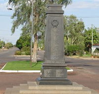 Winton War Memorial - Darwin Holiday