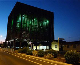 Tree Of Knowledge Memorial - Darwin Holiday 0