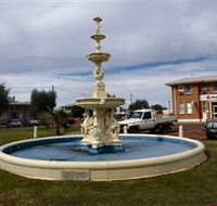 Cunnamulla War Memorial Fountain - Darwin Holiday