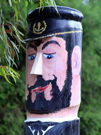 Maryboroughs Bollards - Darwin Holiday 0