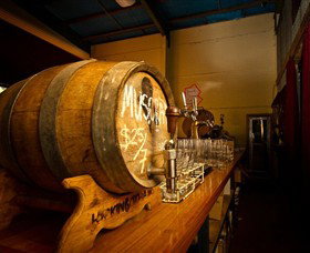 Hickinbotham Of Dromana - Darwin Holiday 0