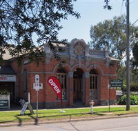 Old Post Office Seymour - Fine Art Gallery  Licensed Restaurant - Darwin Holiday