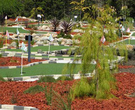 18 Hole Mini Golf - Club Husky - Darwin Holiday 0