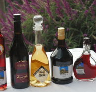 Hartzview Vineyard Heritage Pickers Hut Village - Darwin Holiday
