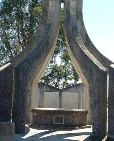 Inverell And District Bicentennial Memorial - Darwin Holiday 0