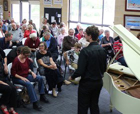 Artists On Parade Art Gallery - Darwin Holiday 2