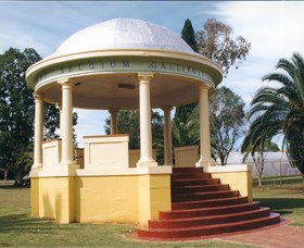 Kingaroy Soldiers Memorial Rotunda - Darwin Holiday 0